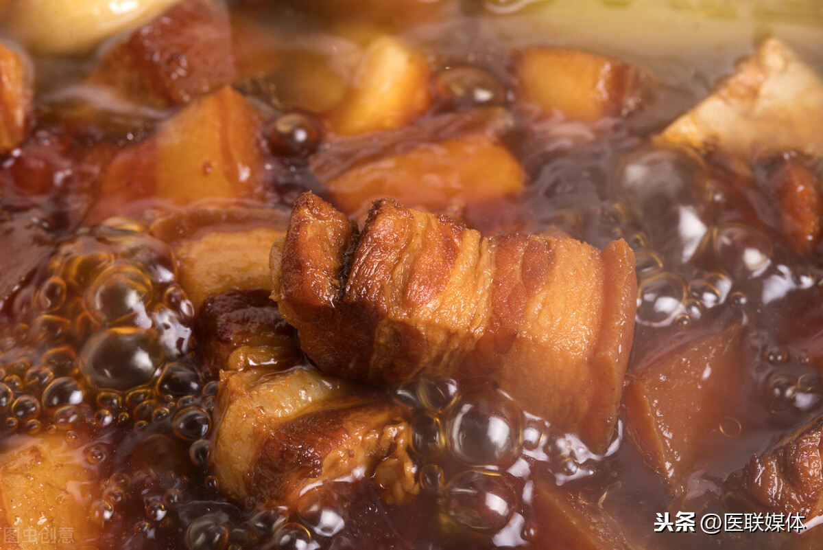 患有高血脂,这4款食物建议少碰,可能里面就有你爱的