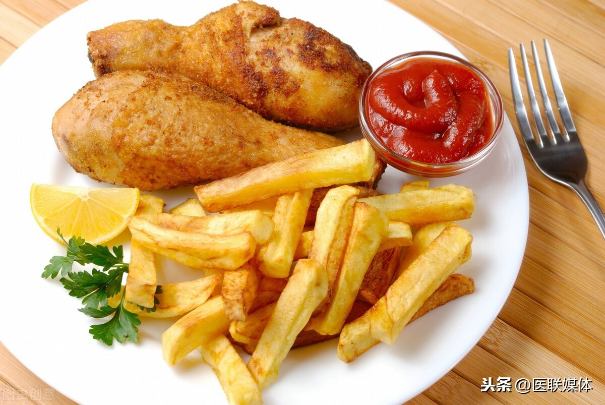 患有高血脂,这4款食物建议少碰,可能里面就有你爱的