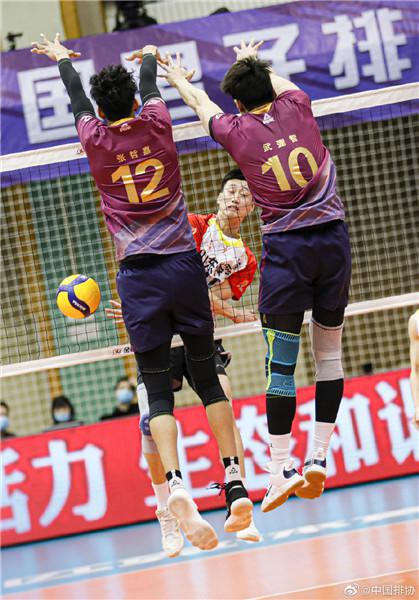 图说:上海男排比赛中