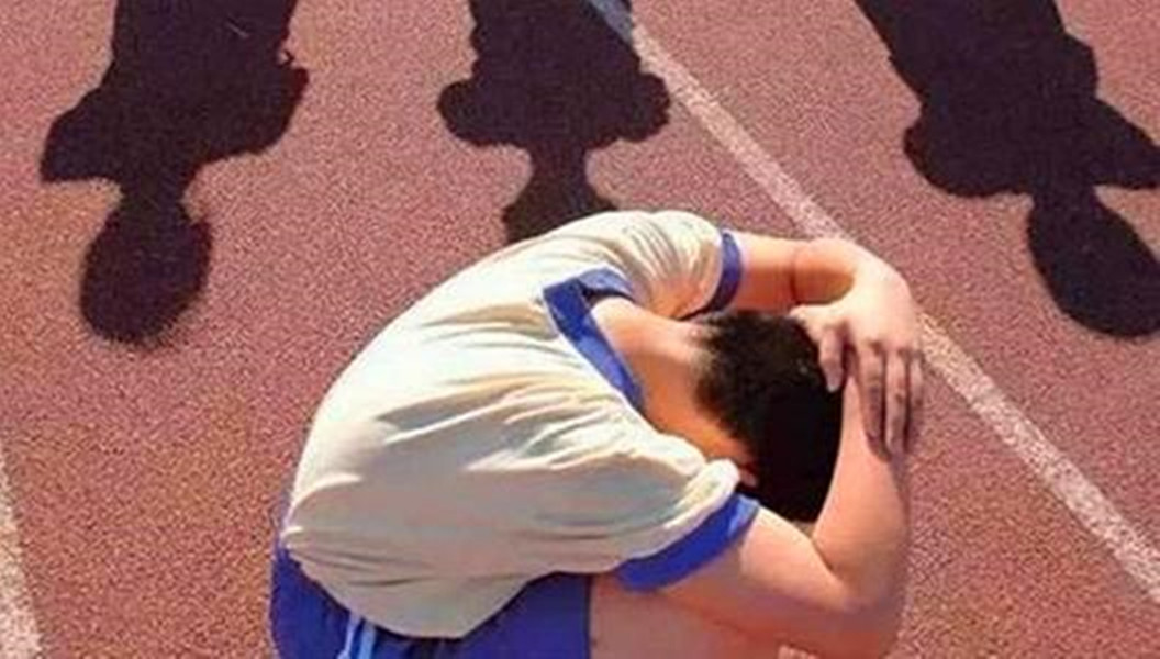 孩子被打为啥不还手?女孩被扇50个耳光引深思:不惹事也不怕事