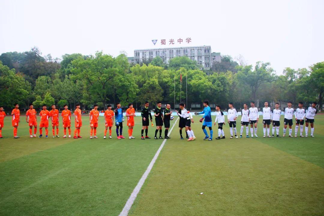 30支队伍绿茵对决 四川省第一届“贡嘎杯”青少年校园足球联赛自贡赛区开赛