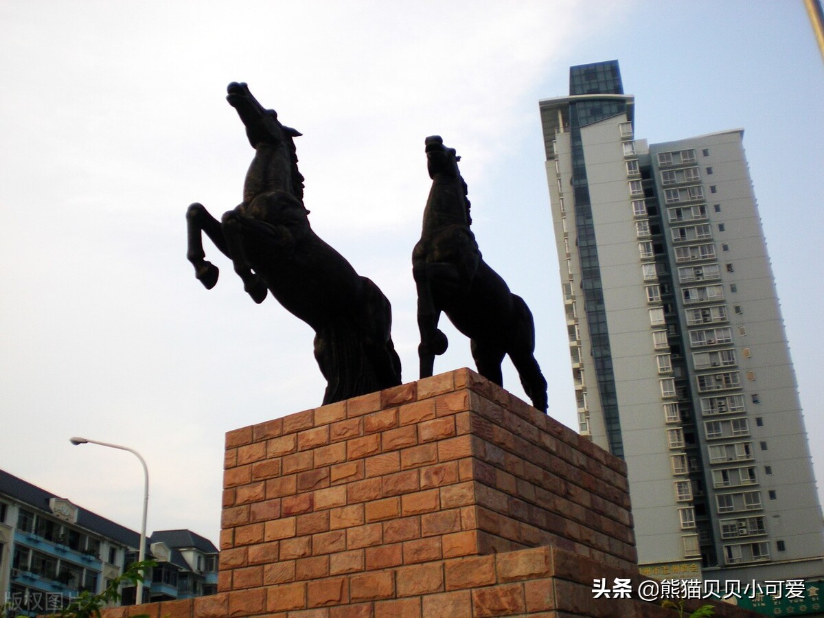 楼市信号:县城被套上“限高紧箍圈”,多个城市地铁高铁“梦碎”