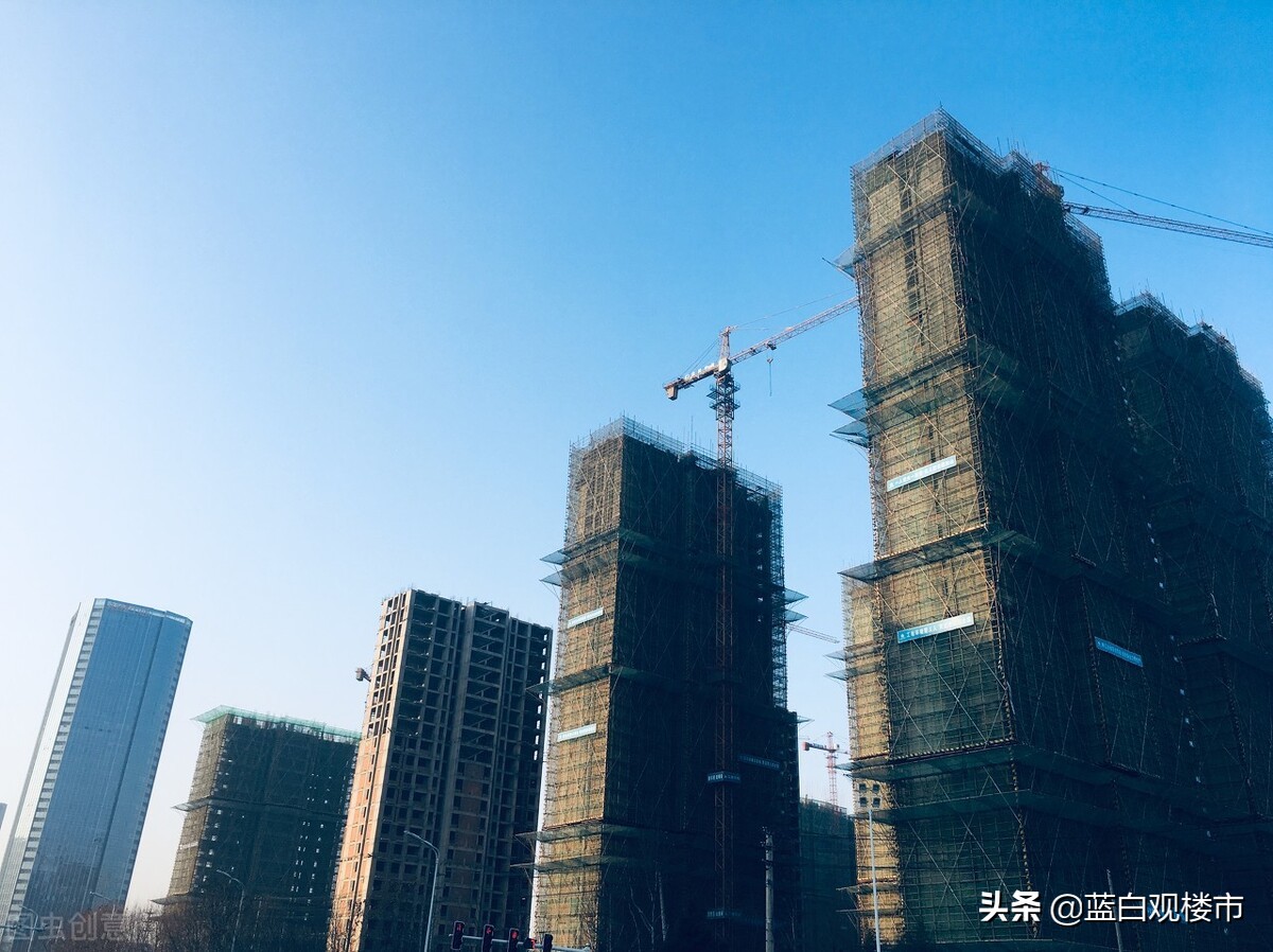 楼市新政瞄准“人、地、钱”!未来10年,把房价关进“铁笼子”