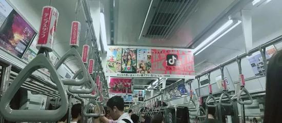 电车(城铁)内的广告