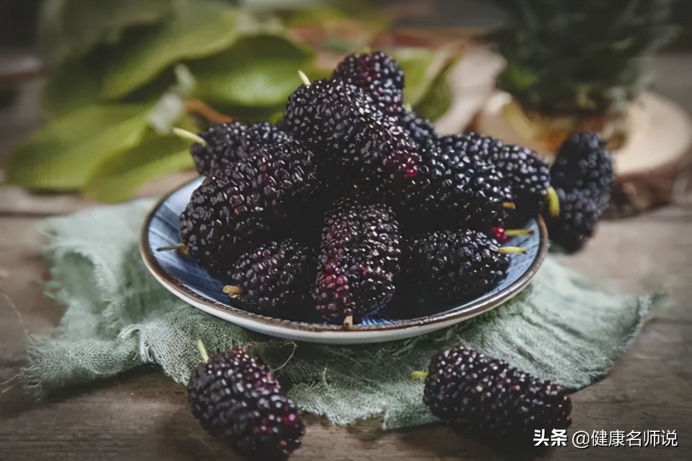 失眠的人多吃这5种“水果”,助眠又滋补!超市里常见,还特便宜