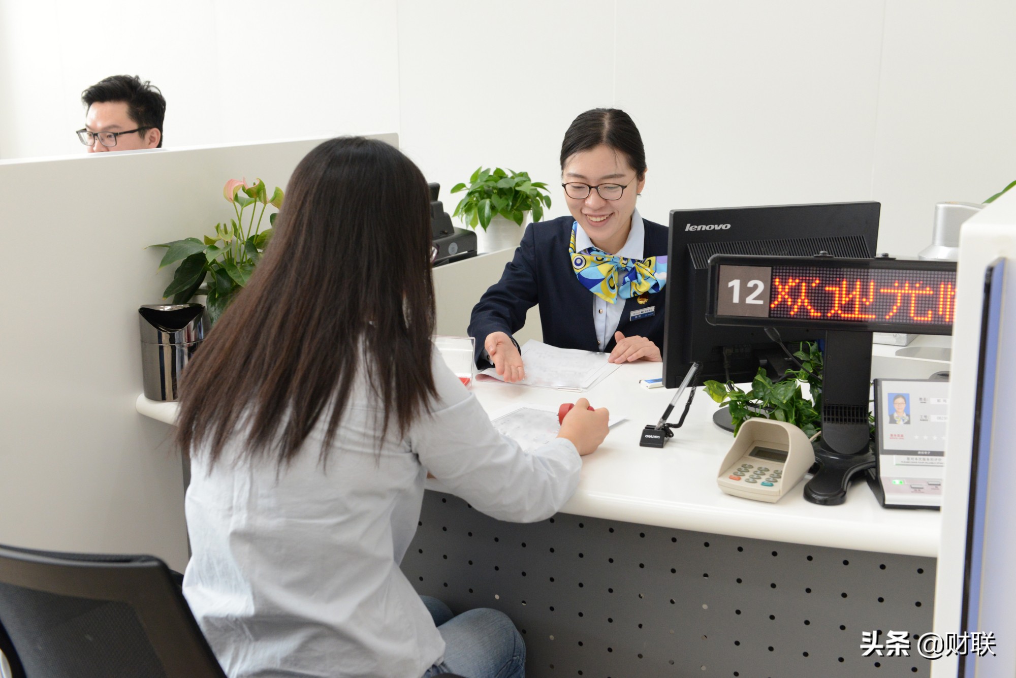 银行三年定存利率达到4.8%,但最低门槛要10万元,值得存吗
