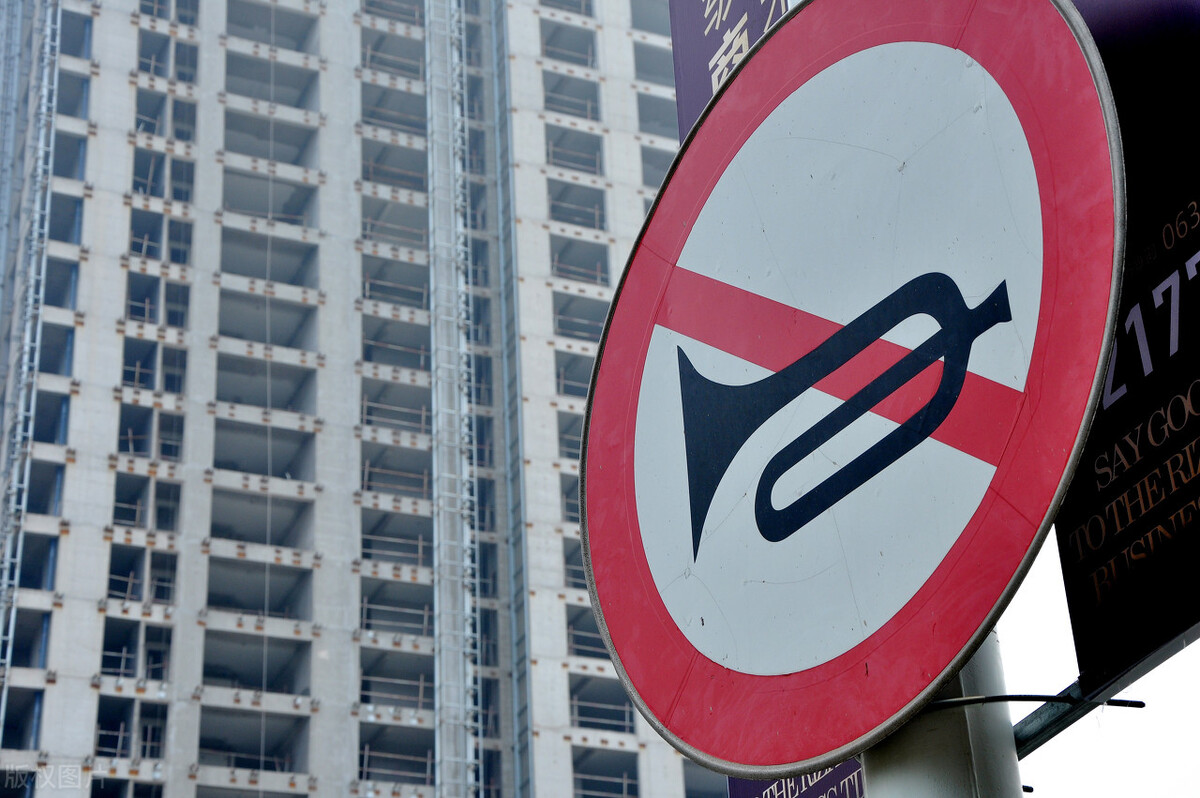 楼市调控“惊雷”阵阵,房价调控史上一个教科书式的案例可能诞生