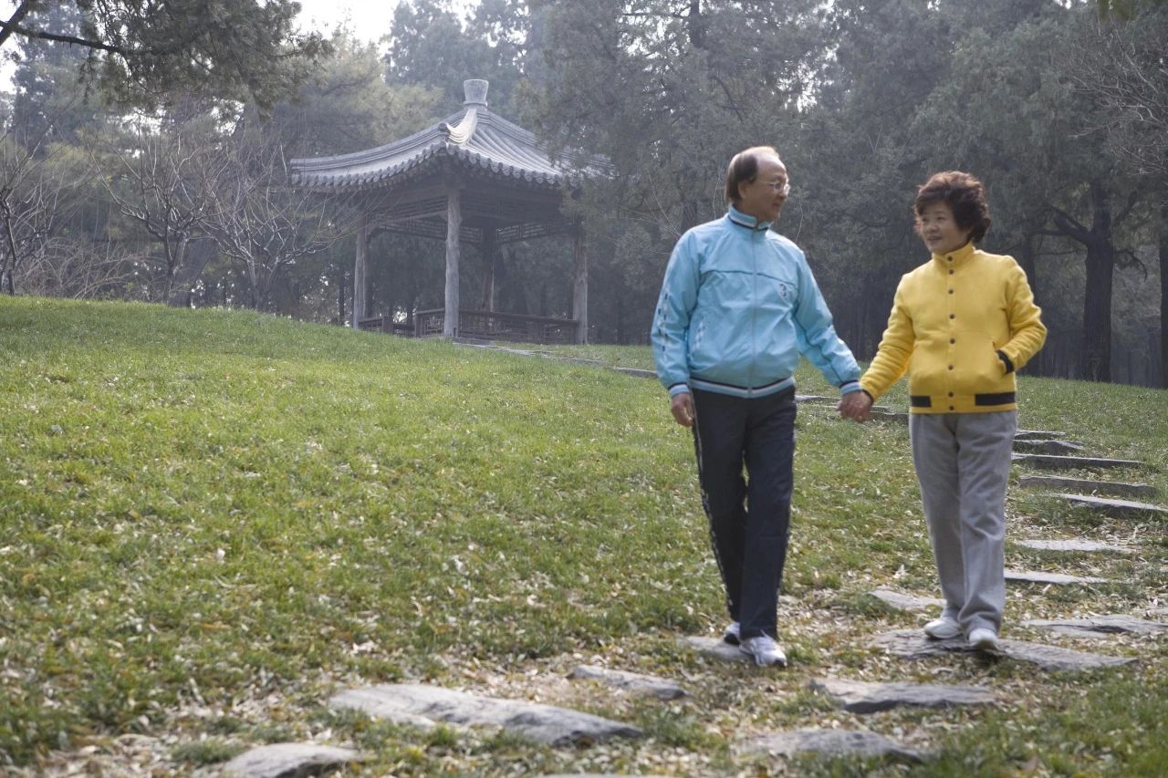 女性50岁后,若想要长寿,平日里做好这3件事很重要,有助长寿