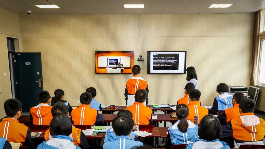 北京王府学校支持建设的延安中学卫星课堂